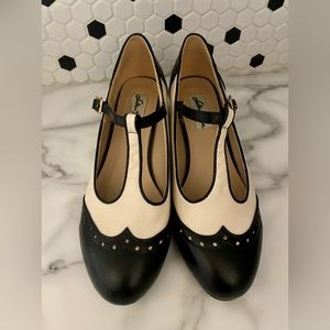 Lulu Hun Black and Cream Mary Jane size 7UK / 9US